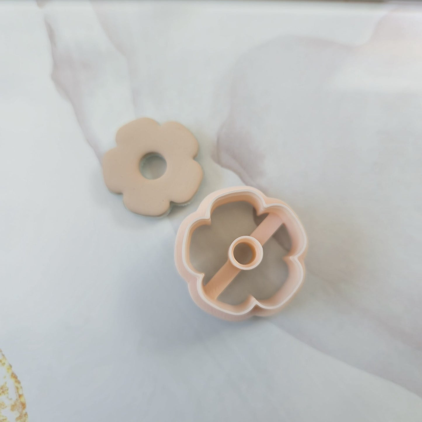 Emporte-pièce fleur 5 pétales centre rond découpé 20 à 45mm