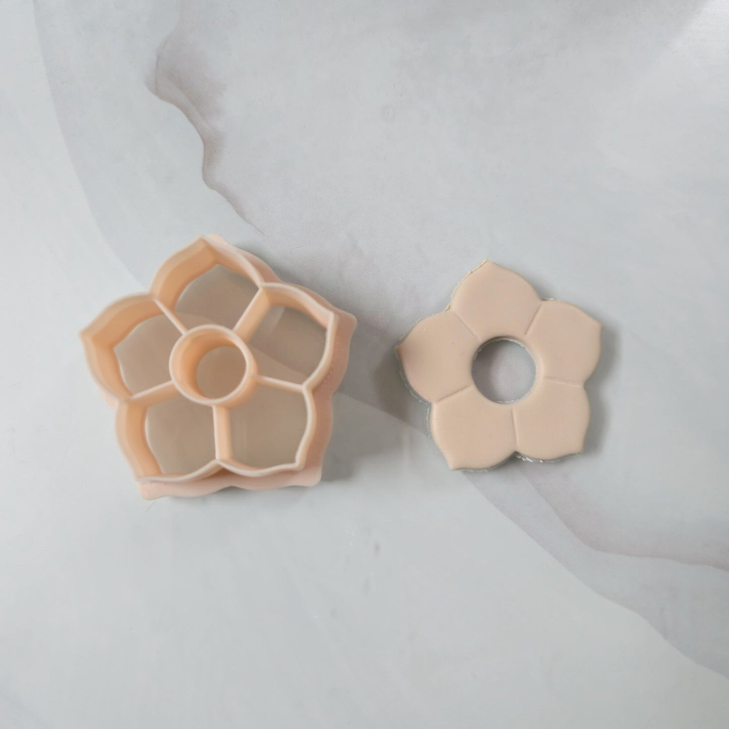 Emporte-pièce fleur 5 pétales en pointe avec centre rond découpé 20 à 35mm Joli'Clay