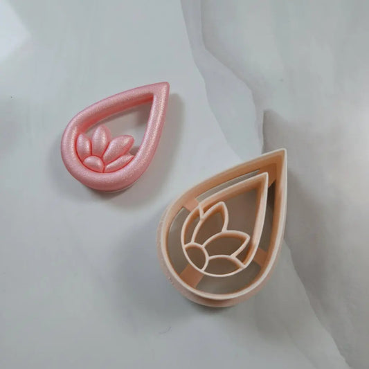 Emporte-pièce goutte avec motif fleur et trou 30 à 50 mm Joli'Clay