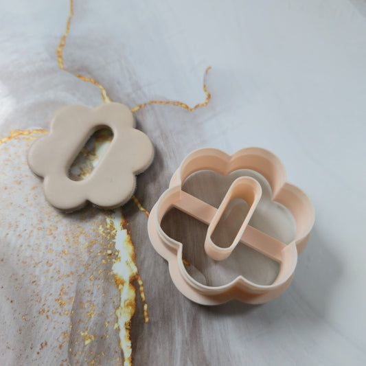 Emporte-pièce fleur 6 pétales arrondis centre ovale découpé 25 à 45mm