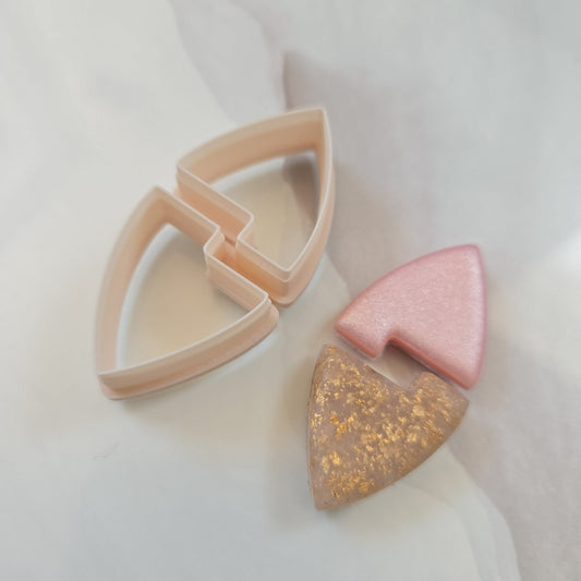 Découpe précise d'argile avec un emporte-pièce géométrique en 2 parties pour la création de bijoux artisanaux
