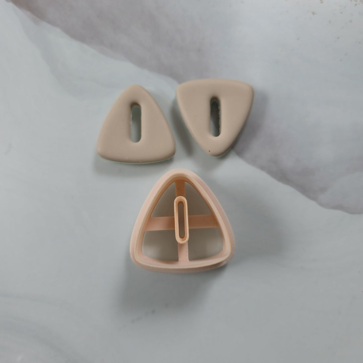 Emporte-pièce triangle arrondi avec trou ovale de 25 à 45mm