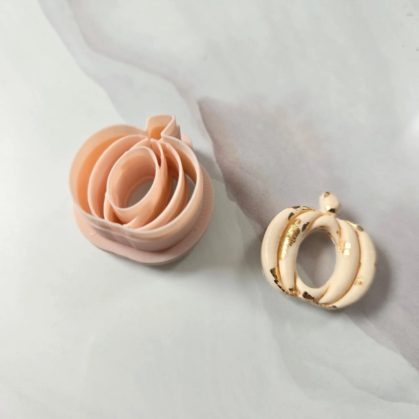 Emporte-pièce Citrouille Ajourée centre découpé ovale – 20 à 45 mm Joli'Clay