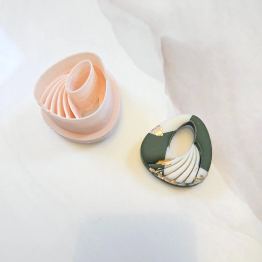 Emporte-pièce Triangle Volute – 25 à 40 mm Joli'Clay