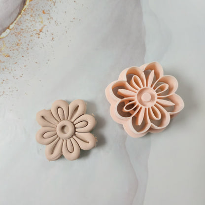 Emporte-pièce fleur à 8 pétales détaillés 25 à 40mm pour bijoux en pâte polymère et argile