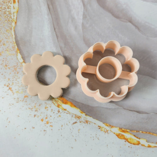 Emporte-pièce fleur 10 pétales arrondis avec centre rond découpé 20 à 40 mm
