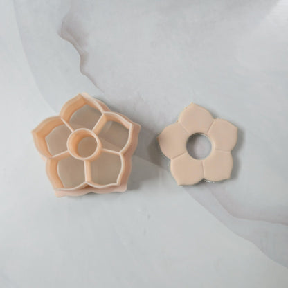 Emporte-pièce fleur 5 pétales en pointe avec centre rond découpé 20 à 35mm Joli'Clay