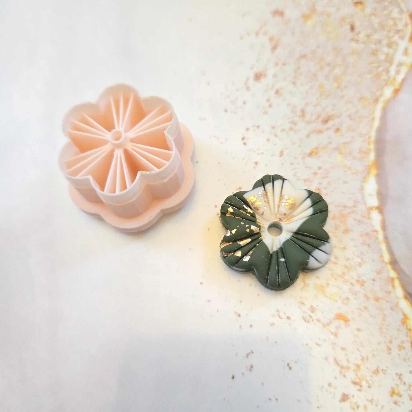 Emporte-pièce fleur rayonnante – 25 à 35 mm Joli'Clay