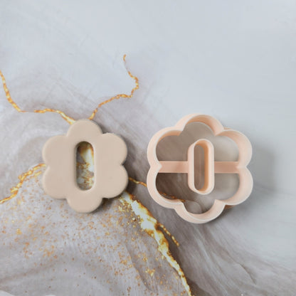 Emporte-pièce fleur 6 pétales arrondis centre ovale découpé 25 à 45mm